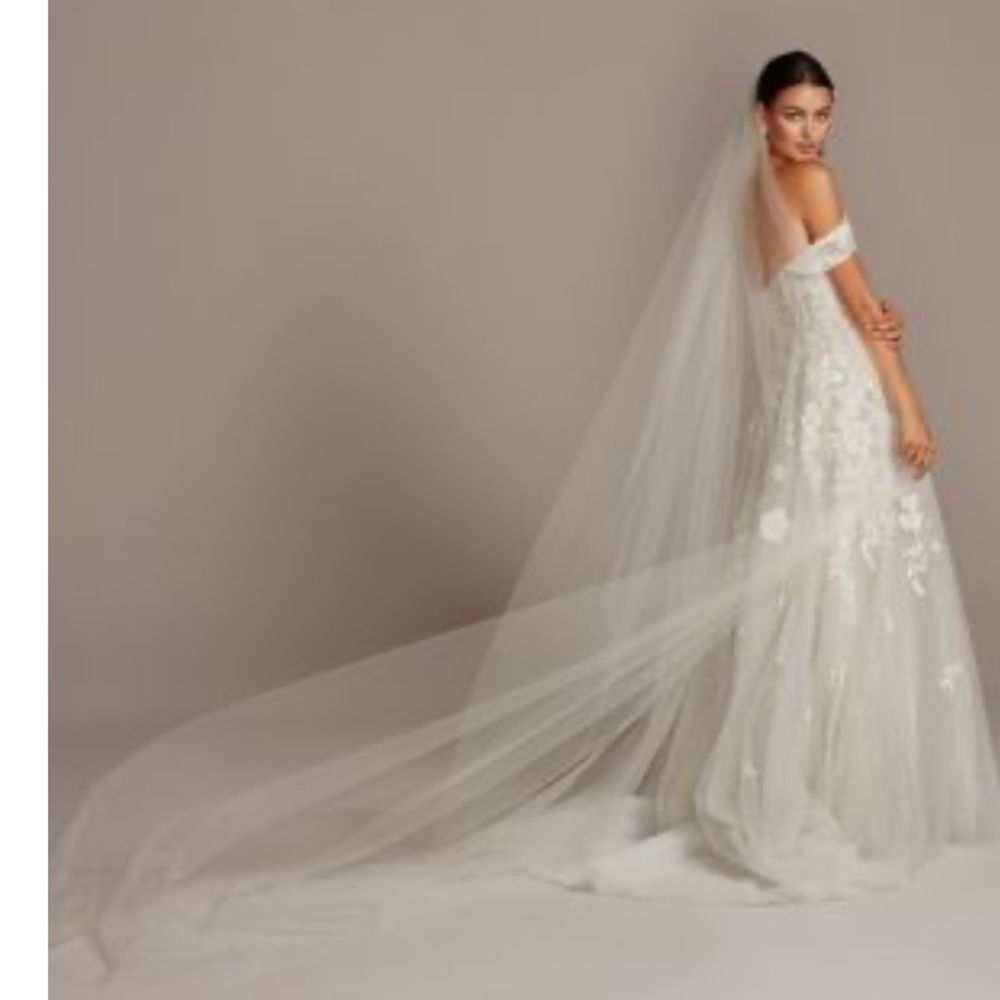 NWT 108 inch raw edge white wedding veil